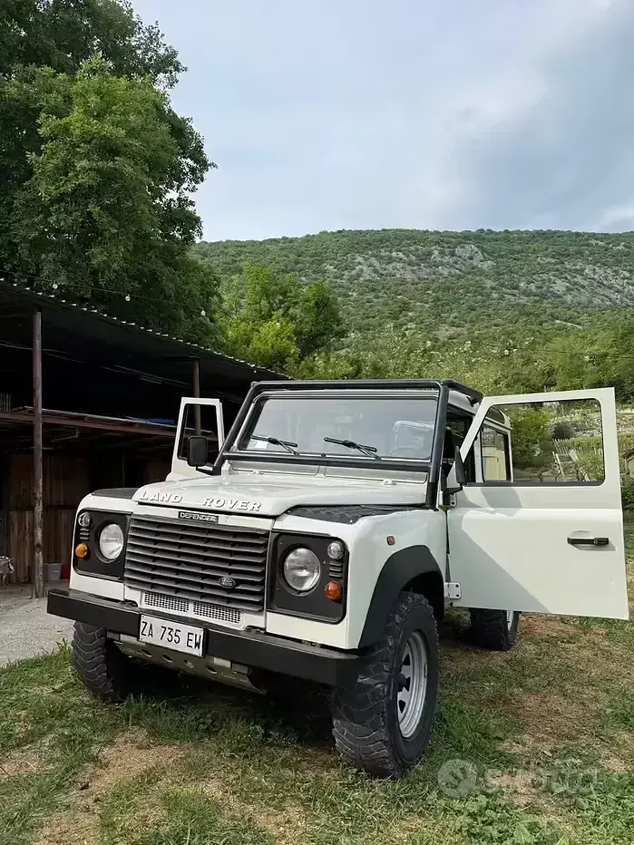 Usata Land Rover Defender 122 CV (89 kW) 2000 Bianco Station wagon