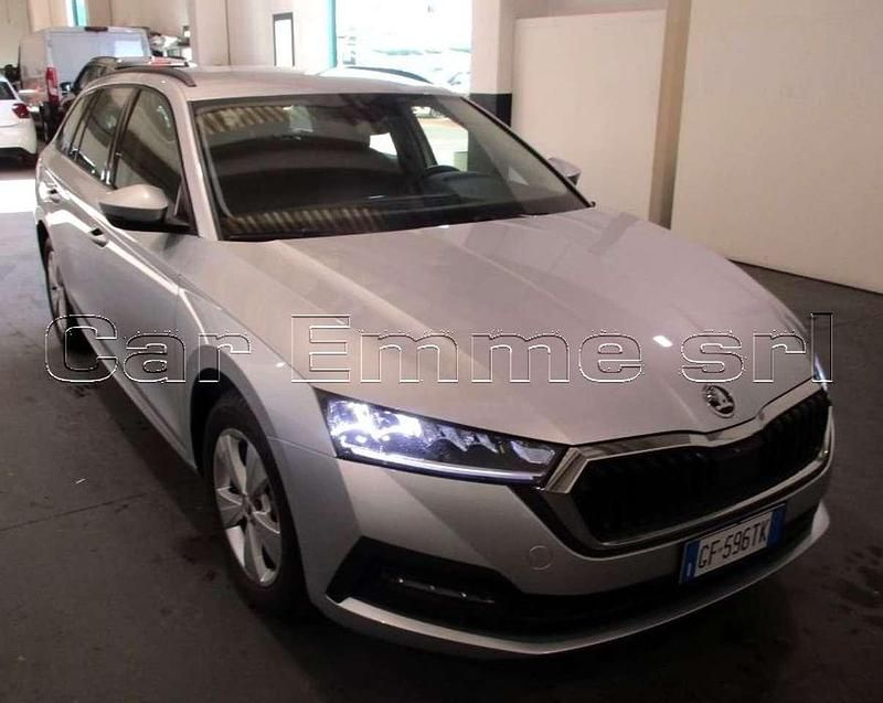 Argento Usata 2021 Skoda Octavia Executive Station wagon | 18.390 € (Ottimo prezzo) - Immagine 1/4