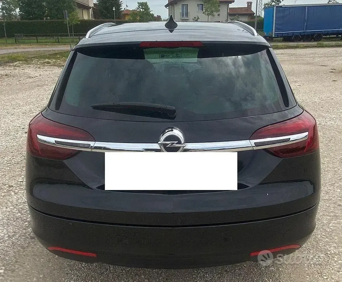 Usata Opel Insignia 136 CV (100 kW) 2016 Nero Station wagon