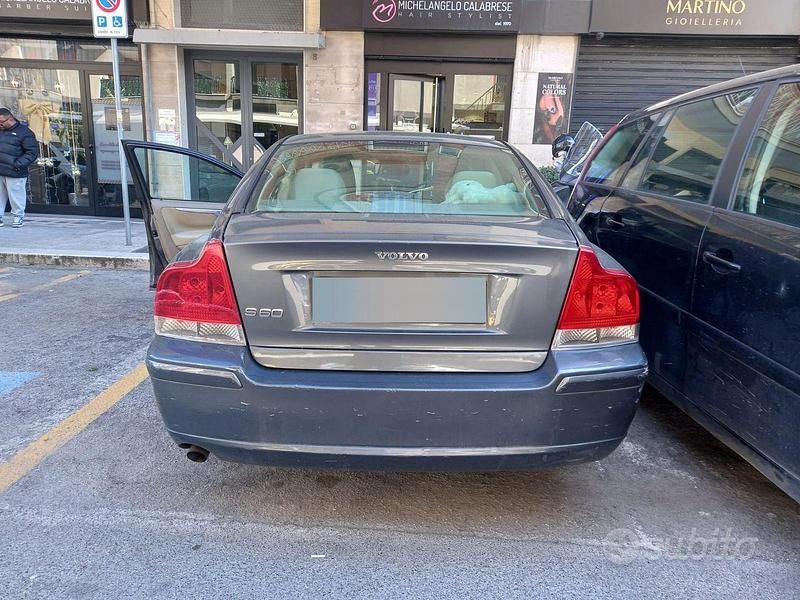 Usata Volvo S60 Momentum 163 CV (119 kW) 2005 Grigio Berlina