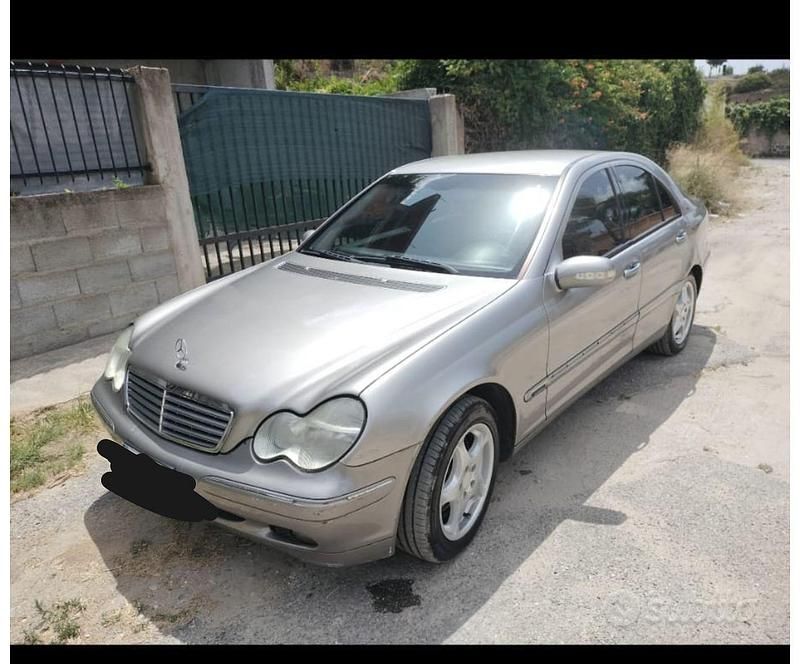 Usata Mercedes C220 Elegance 150 CV (110 kW) 2004 Grigio
