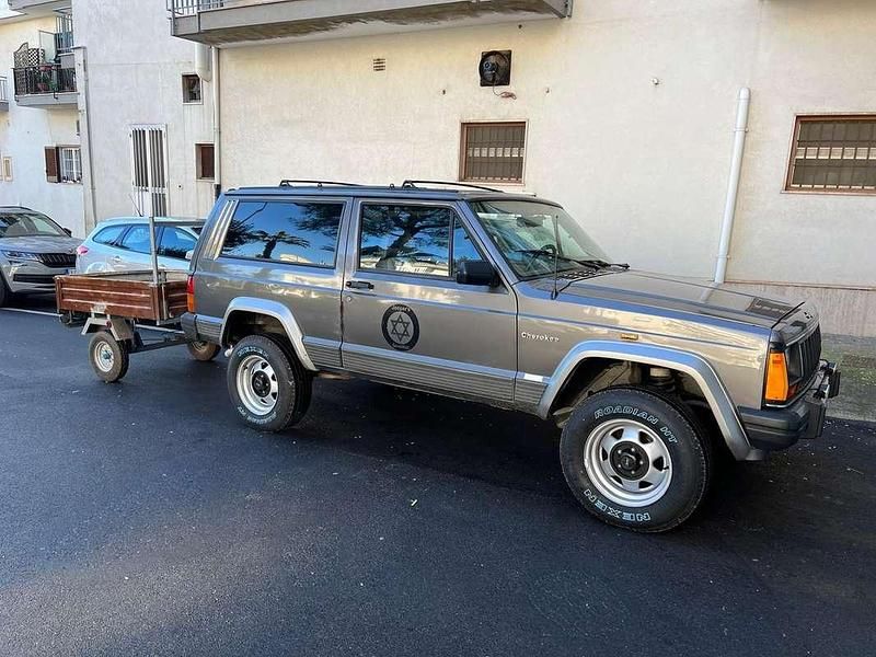 Usata Jeep Cherokee 80 CV (58 kW) 1989 Grigio SUV