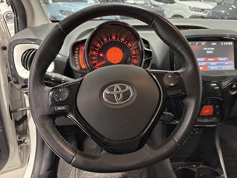 Usata Toyota Aygo X-play 69 CV (50 kW) 2016 Bianco Utilitaria