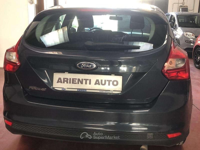 Usata Ford Focus 120 CV (88 kW) 2012 Grigio Berlina