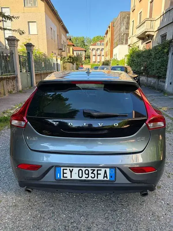 Usata Volvo V40 Momentum 150 CV (110 kW) 2015 Grigio Berlina