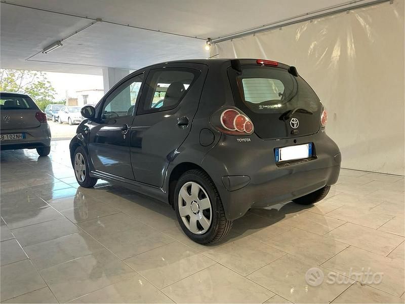 Usata Toyota Aygo 72 CV (52 kW) 2011 Utilitaria