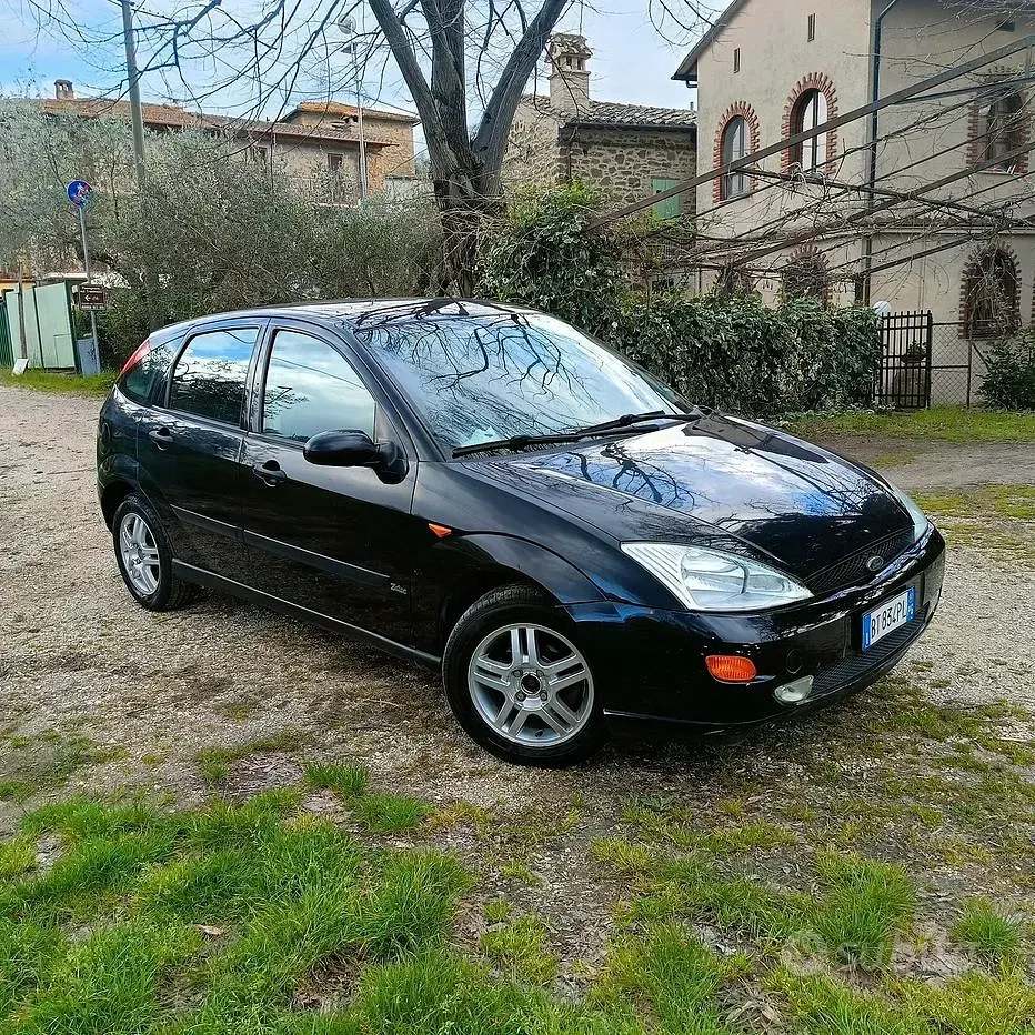Begagnad Ford Focus 100 HK (73 kW) 2001 Sedan