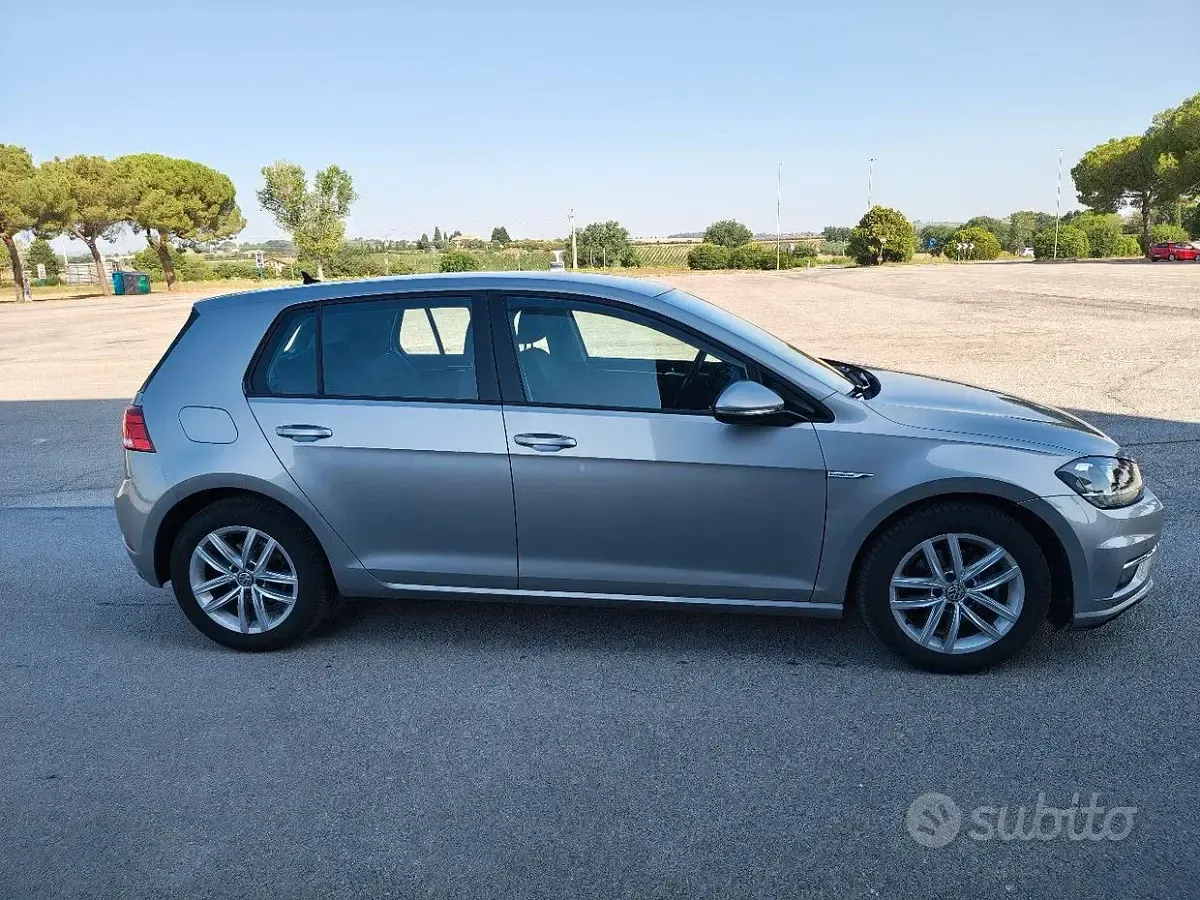 Usata VW Golf VII Highline 110 CV (80 kW) 2018 Berlina