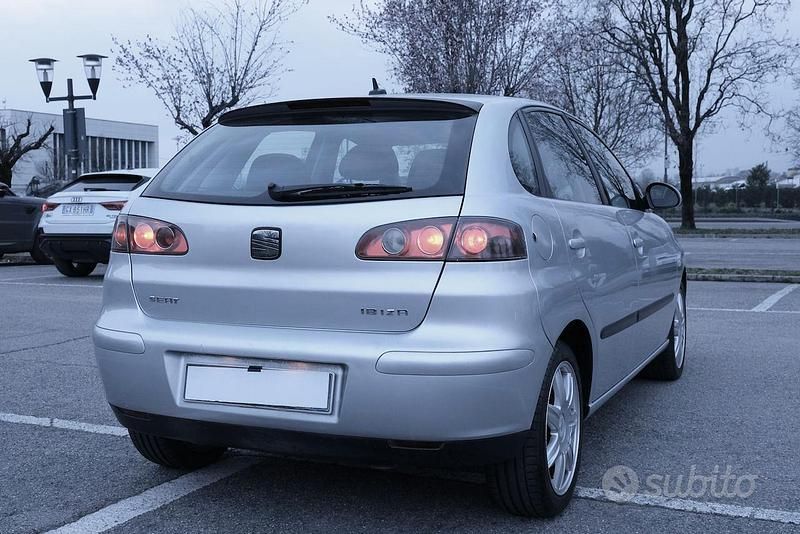 Usata Seat Ibiza 69 CV (50 kW) 2005 Grigio Utilitaria