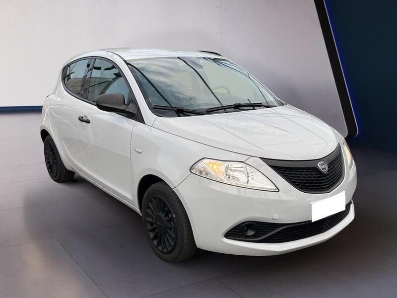 Usata Lancia Ypsilon Silver 70 CV (51 kW) 2020 Blu Utilitaria