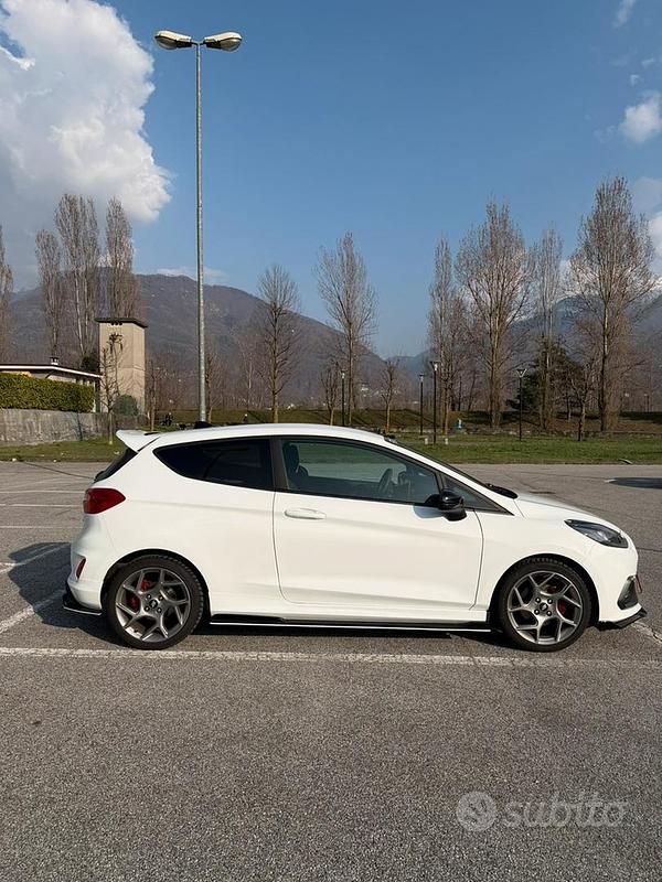 Usata Ford Fiesta ST 200 CV (147 kW) 2018 Bianco Utilitaria
