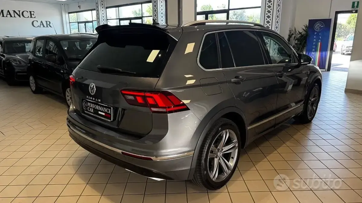 Usata VW Tiguan R-line 150 CV (110 kW) 2019 Grigio SUV