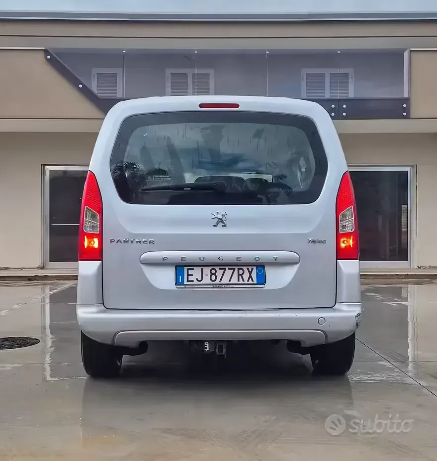 Usata Peugeot Partner Tepee Premium 112 CV (82 kW) 2011 Grigio Monovolume