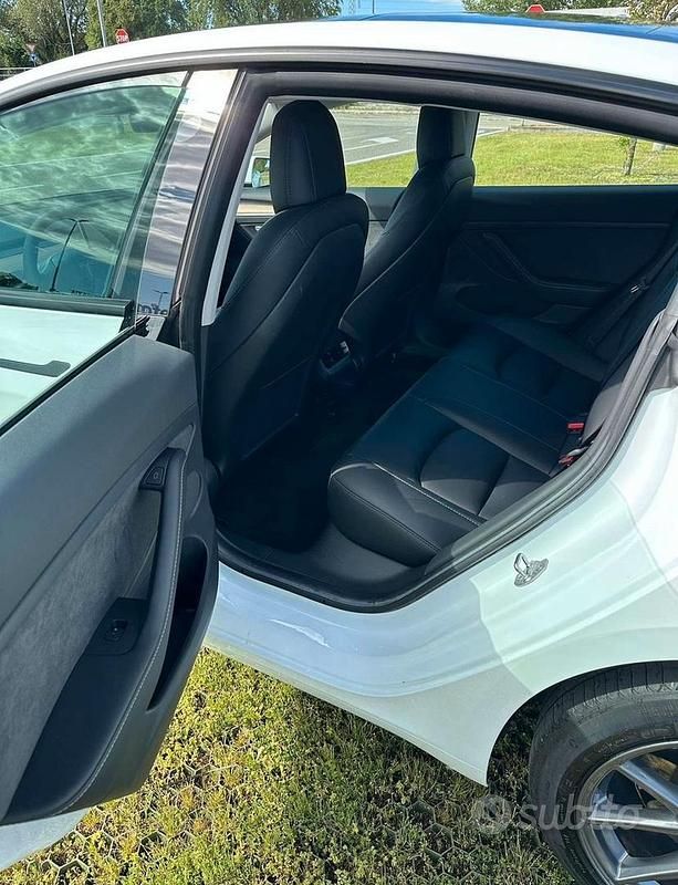 Usata Tesla Model 3 RWD 235 kW (320 CV) 2023 Bianco Berlina