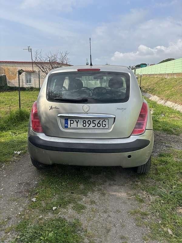Usado Lancia Ypsilon 69 HP (50 kW) 2006 Citadino