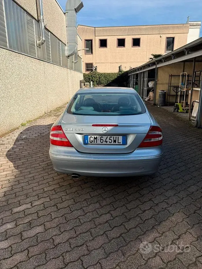 Usata Mercedes CLK320 218 CV (160 kW) 2004 Grigio