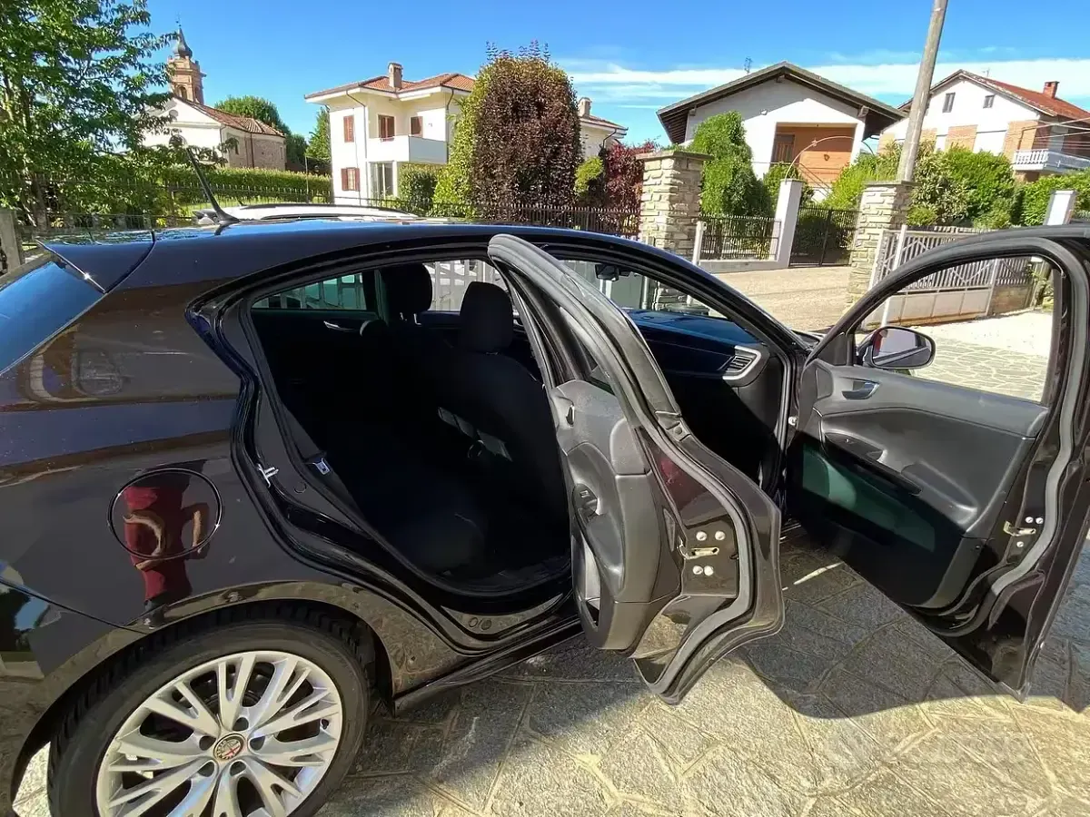 Usata Alfa Romeo Giulietta 120 CV (88 kW) 2013 Nero Utilitaria