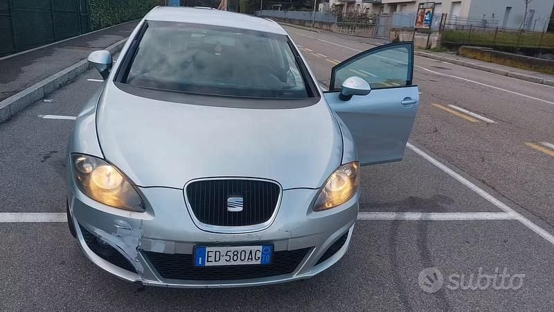 Usata Seat Leon 85 CV (62 kW) 2010 Grigio Utilitaria