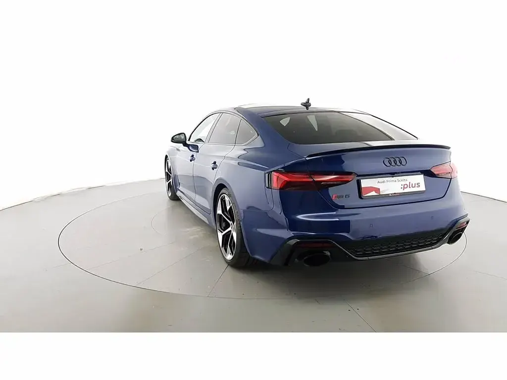 Nuova Audi RS5 Sportback Performance 471 CV (346 kW) 2025 Blu ascari Berlina