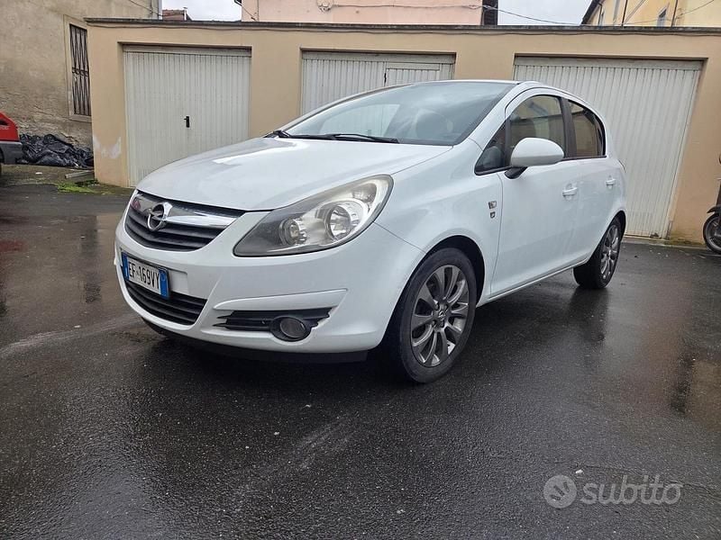 Usata Opel Corsa 75 CV (55 kW) 2011 Bianco Utilitaria