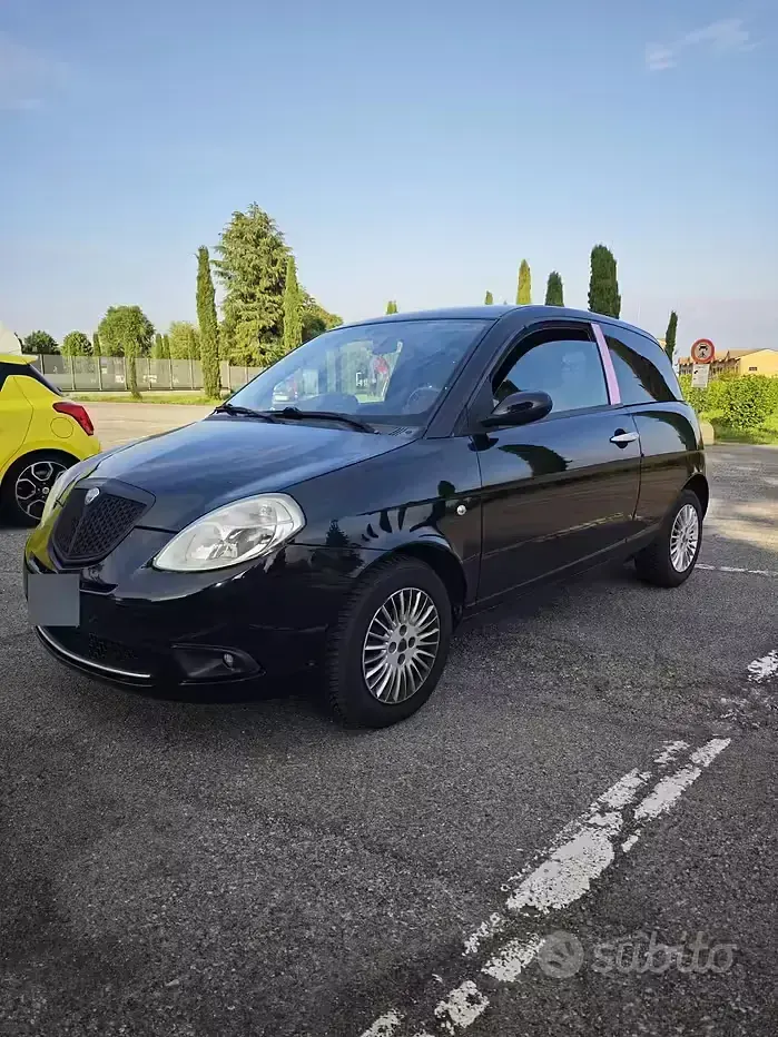 Gebraucht Lancia Ypsilon 60 PS (44 kW) 2008 Schwarz Kleinwagen