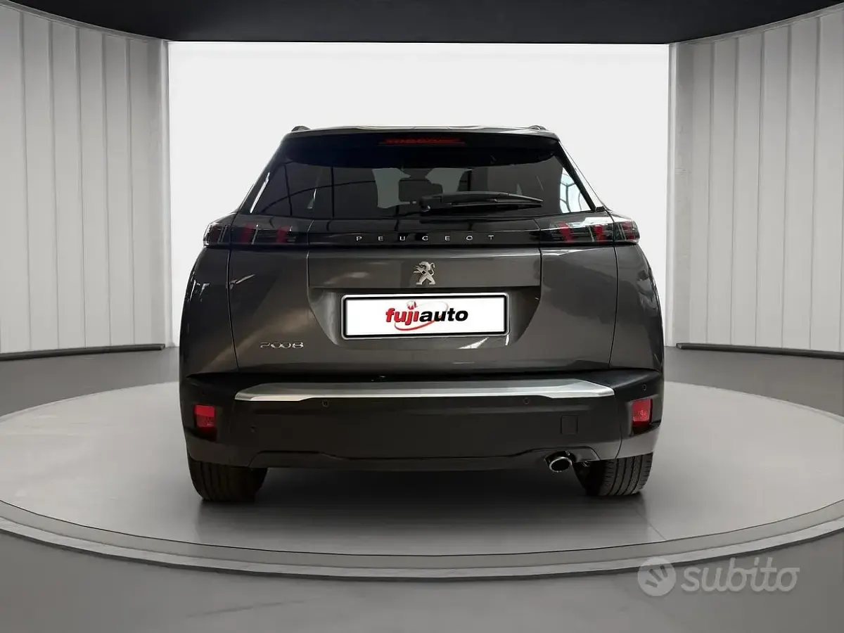 Usata Peugeot 2008 Allure 131 CV (96 kW) 2023 Grigio SUV