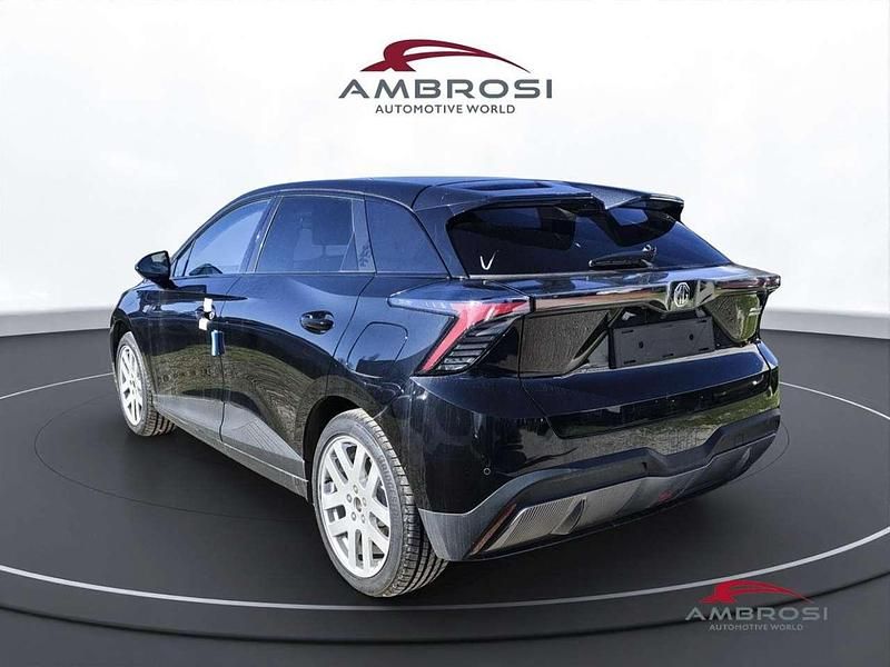 Usata MG MG4 EV Luxury 150 kW (204 CV) 2024 Pebble black Utilitaria