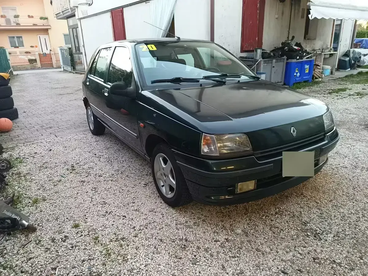 Usata Renault Clio 58 CV (42 kW) 1992 Utilitaria