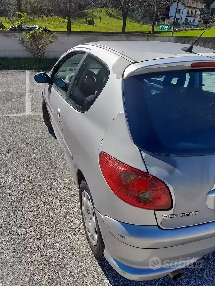 Usata Peugeot 206 68 CV (50 kW) 2008 Grigio Utilitaria
