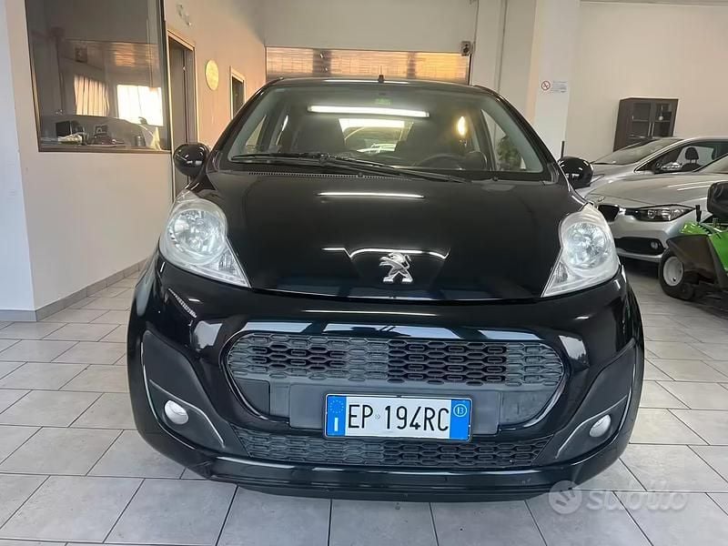 Usata Peugeot 107 Active 68 CV (50 kW) 2013 Nero Utilitaria