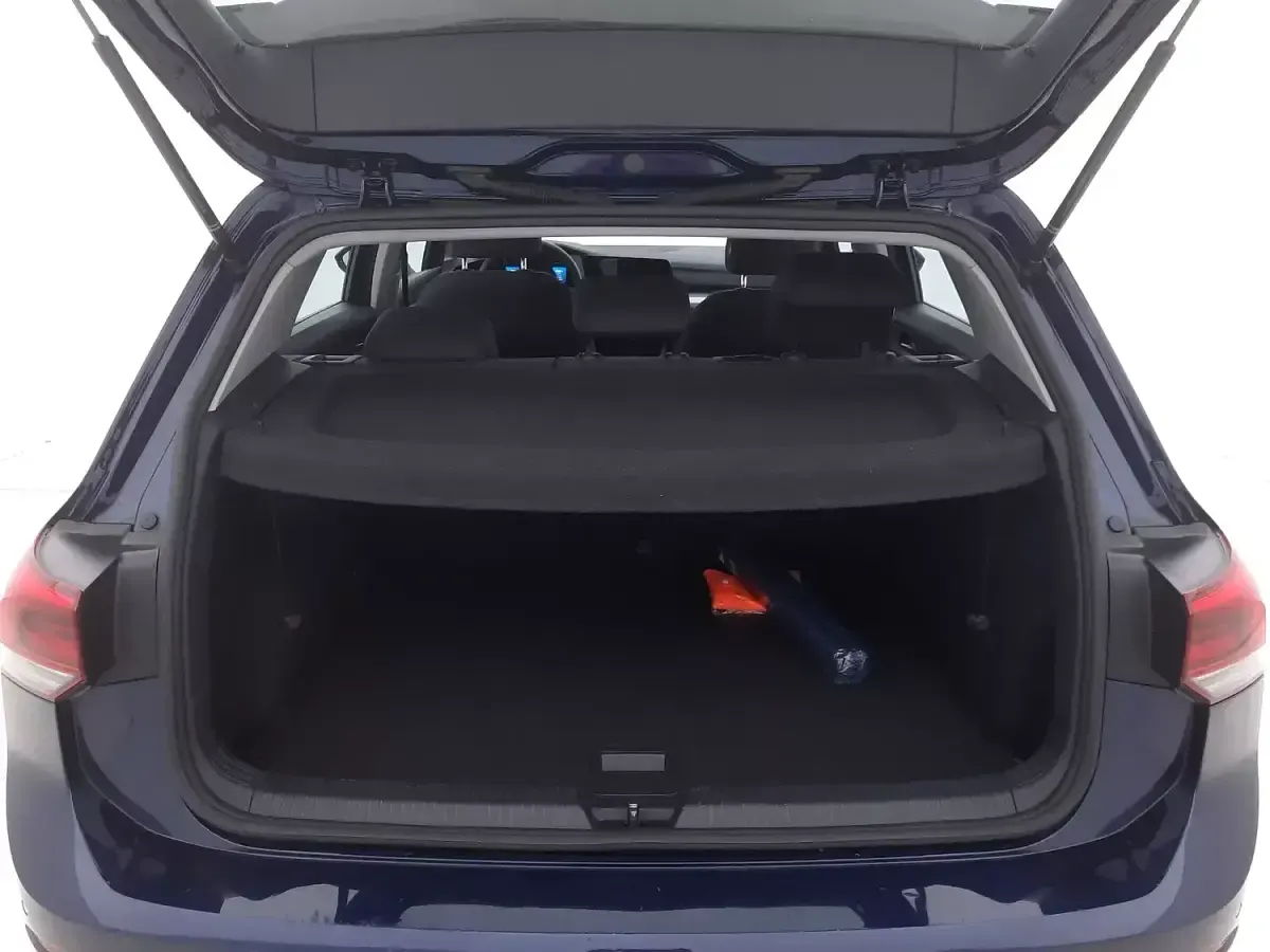 Usata VW Golf VIII Life 110 CV (80 kW) 2022 Blublu Berlina