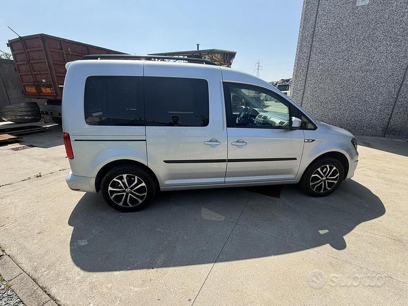 Usata VW Caddy 102 CV (75 kW) 2019 Grigio Monovolume