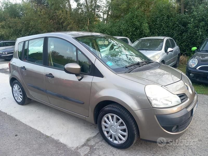 Usata Renault Modus Dynamique 101 CV (74 kW) 2008 Marrone Monovolume
