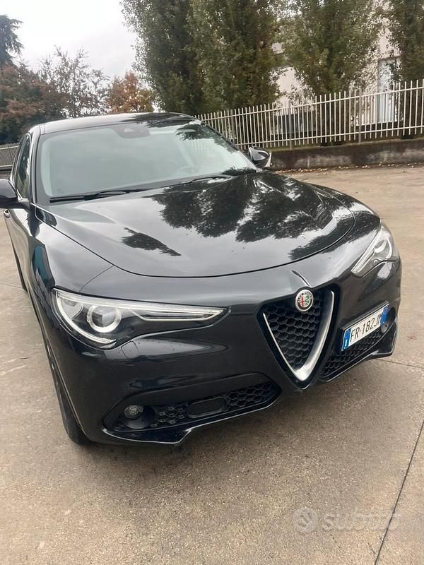 Begagnad Alfa Romeo Stelvio 180 HK (132 kW) 2018 Svart SUV