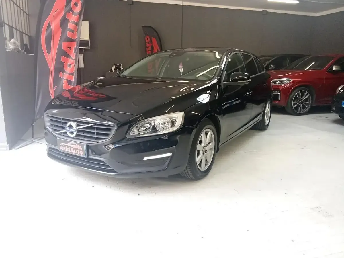 Usata Volvo V60 R-Design 120 CV (88 kW) 2016 Nero Station wagon