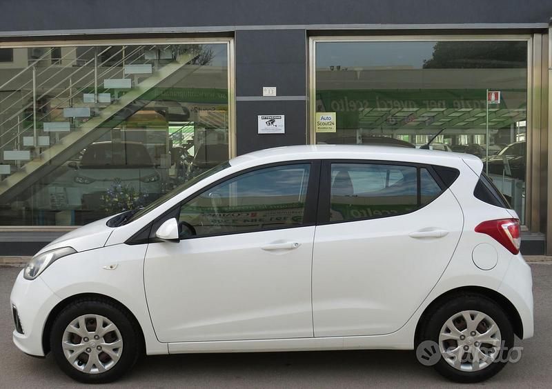 Usata Hyundai i10 68 CV (50 kW) 2016 Bianco Utilitaria