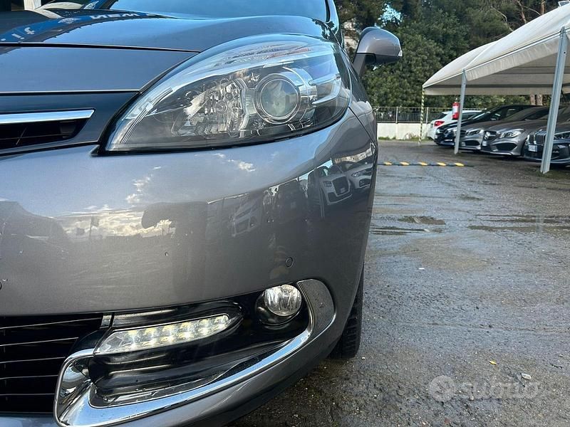 Usata Renault Scénic III XMOD 110 CV (80 kW) 2013 Grigio Monovolume