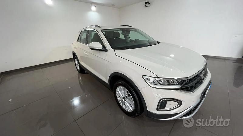 Usata VW T-Roc Life 110 CV (80 kW) 2023 Grigio SUV