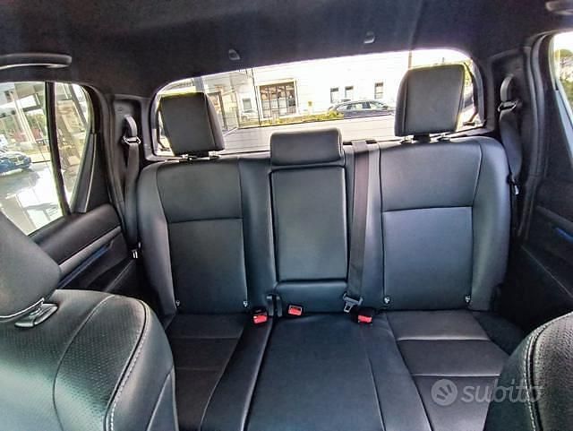 Usata Toyota HiLux 204 CV (150 kW) 2022 Verde Pick-up