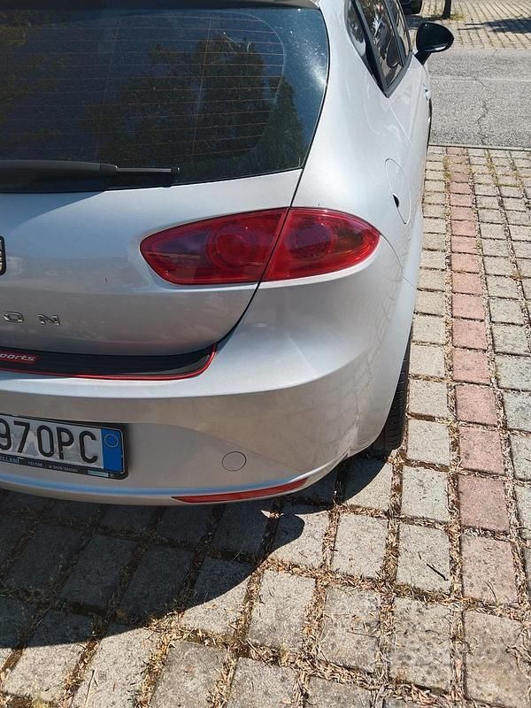 Usata Seat Leon 105 CV (77 kW) 2012 Grigio Utilitaria