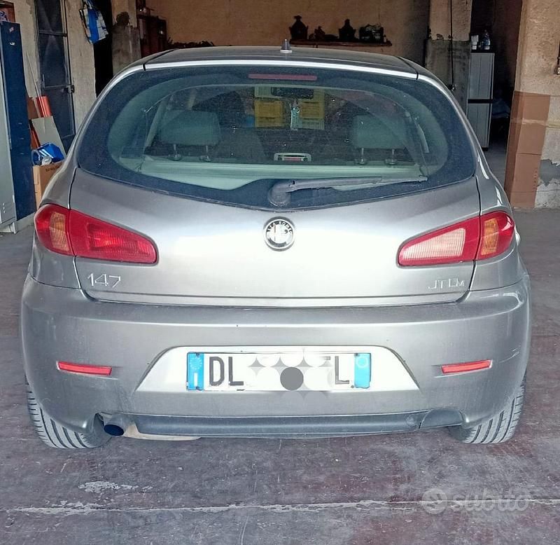 Usata Alfa Romeo 147 115 CV (84 kW) 2006 Grigio Utilitaria