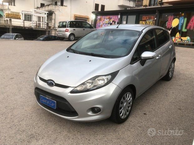 Usata Ford Fiesta Titanium 97 CV (71 kW) 2009 Grigio Utilitaria