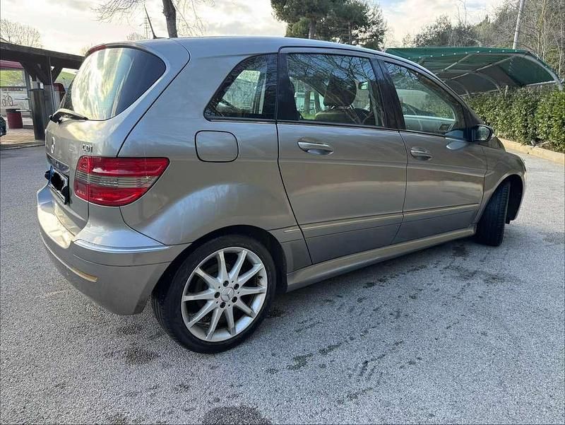 Usata Mercedes B200 140 CV (102 kW) 2006 Grigio Monovolume