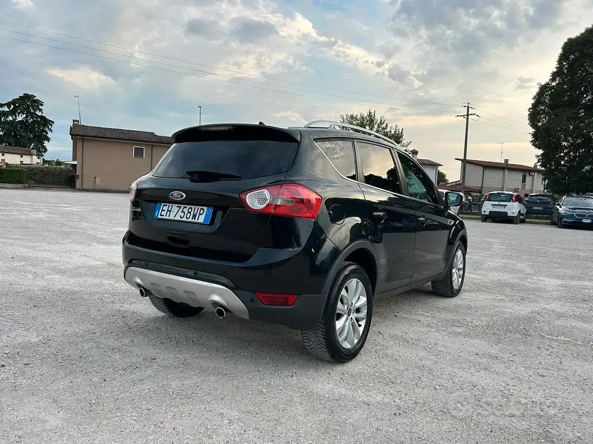 Usata Ford Kuga 163 CV (119 kW) 2011 Nero SUV