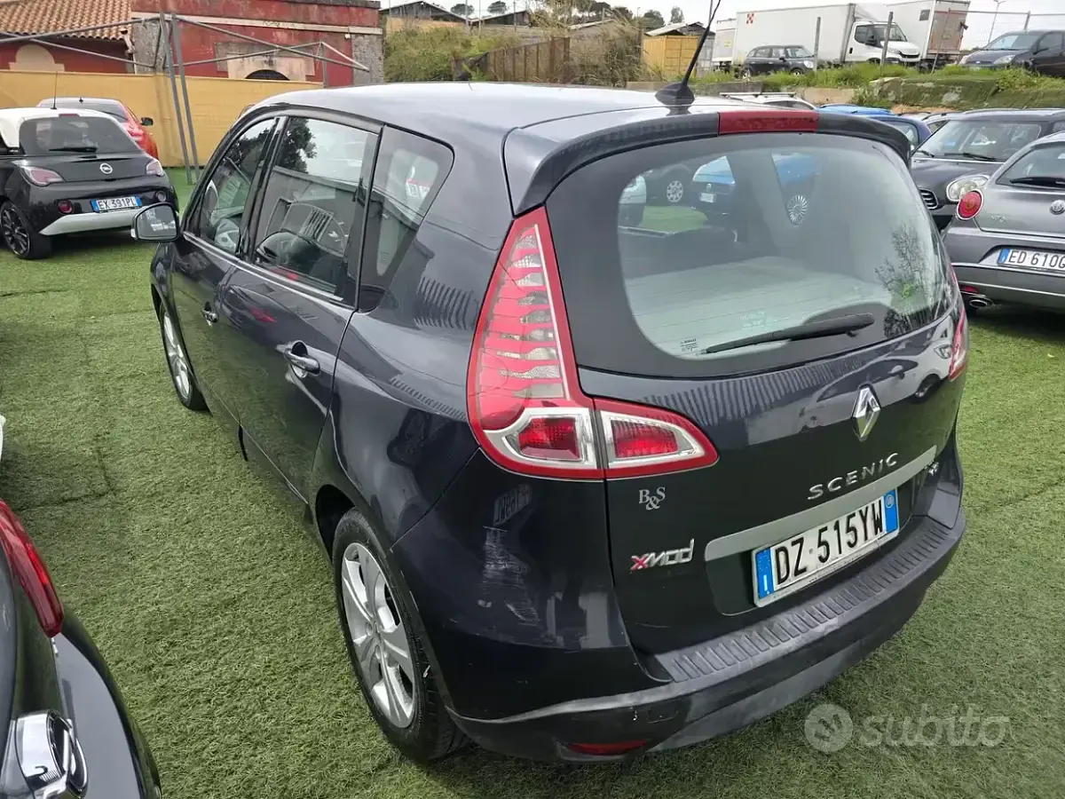 Usata Renault Scénic 110 CV (80 kW) 2010 Nero Monovolume