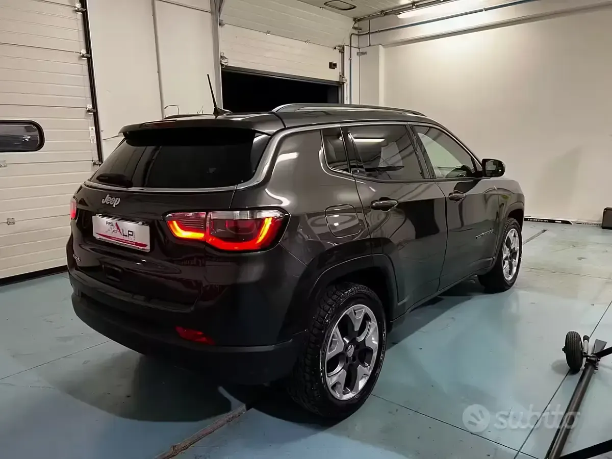 Usata Jeep Compass Limited 140 CV (102 kW) 2019 Grigio SUV