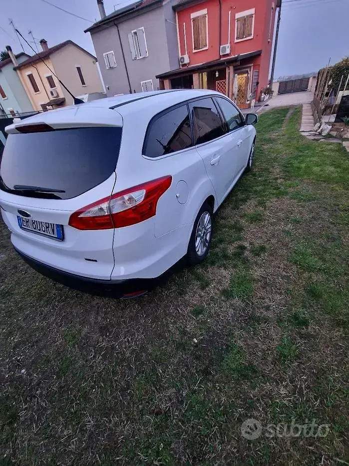 Begagnad Ford Focus 100 HK (73 kW) 2013 Vit Kombi