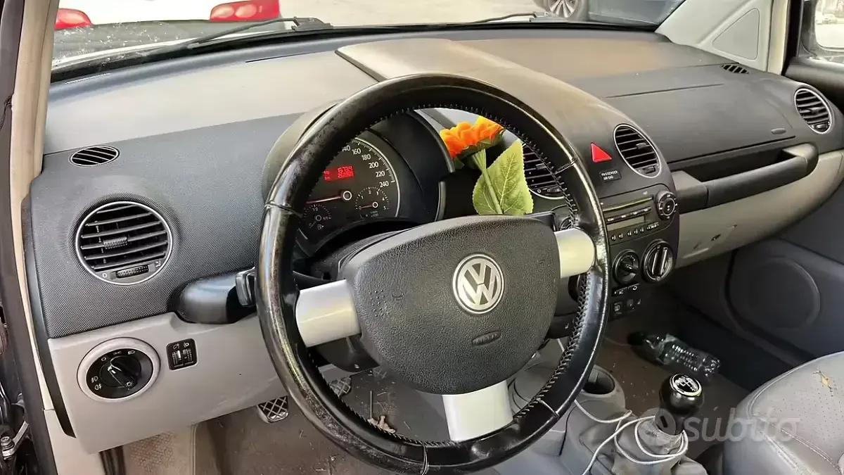 Usata VW New Beetle 105 CV (77 kW) 2008 Utilitaria