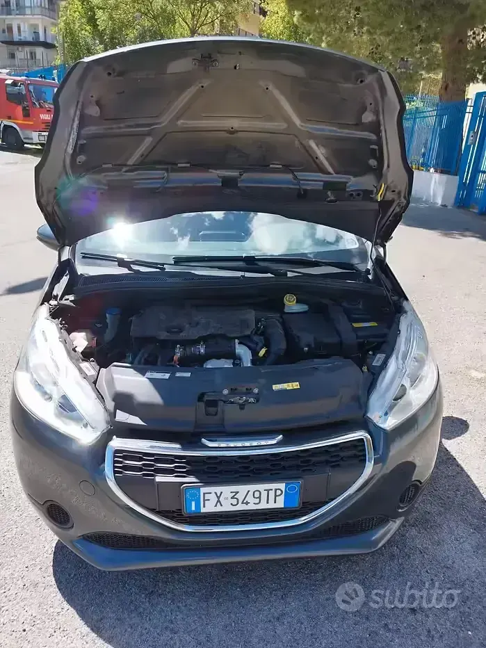 Usata Peugeot 208 92 CV (67 kW) 2014 Giallo Utilitaria