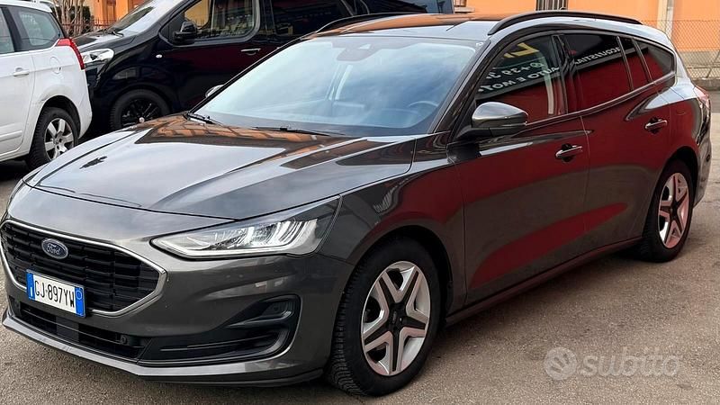 Usata Ford Focus ST-Line 120 CV (88 kW) 2022 Grigio Station wagon
